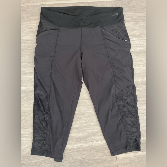 The north face grey women’s Aphrodite 2.0 rouched capri legging pants - Picture 2 of 4